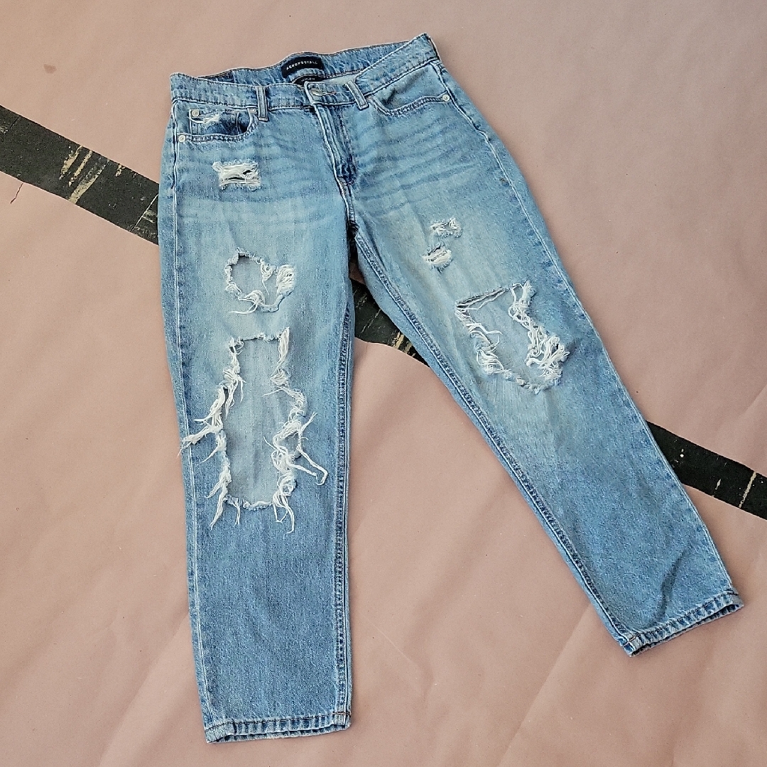 Aeropostale Light Blue Distressed Women’s Mom Jean Jeans